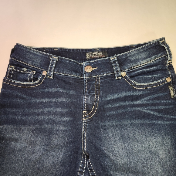 ⭐Silver Jeans Co. Suki Mid Rise Bermuda Shorts – W33 – Dark Wash Curvy Fit Denim - Picture 2 of 8